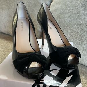 Black bow heels